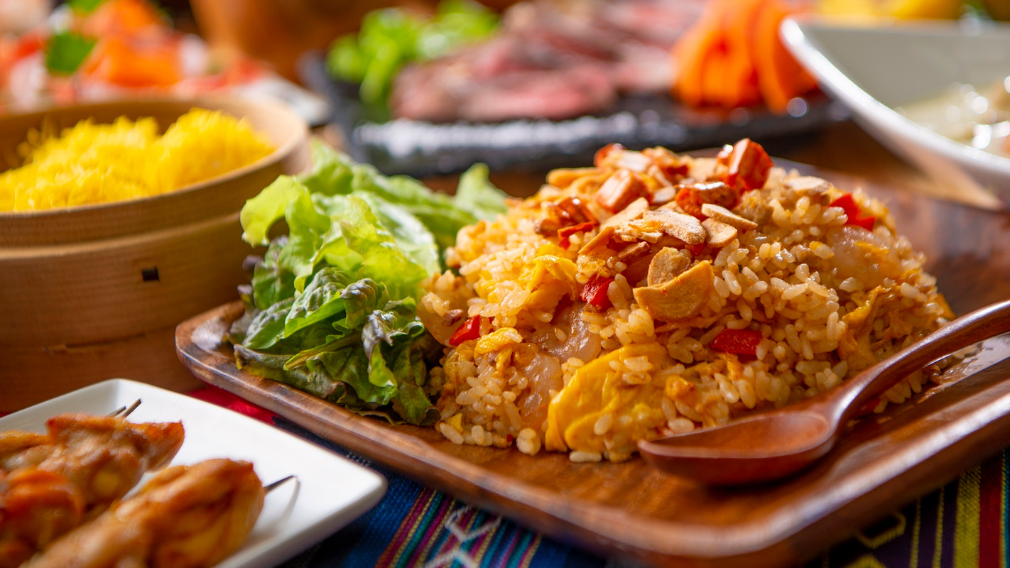 夕食ビュッフェ／多国籍料理一例