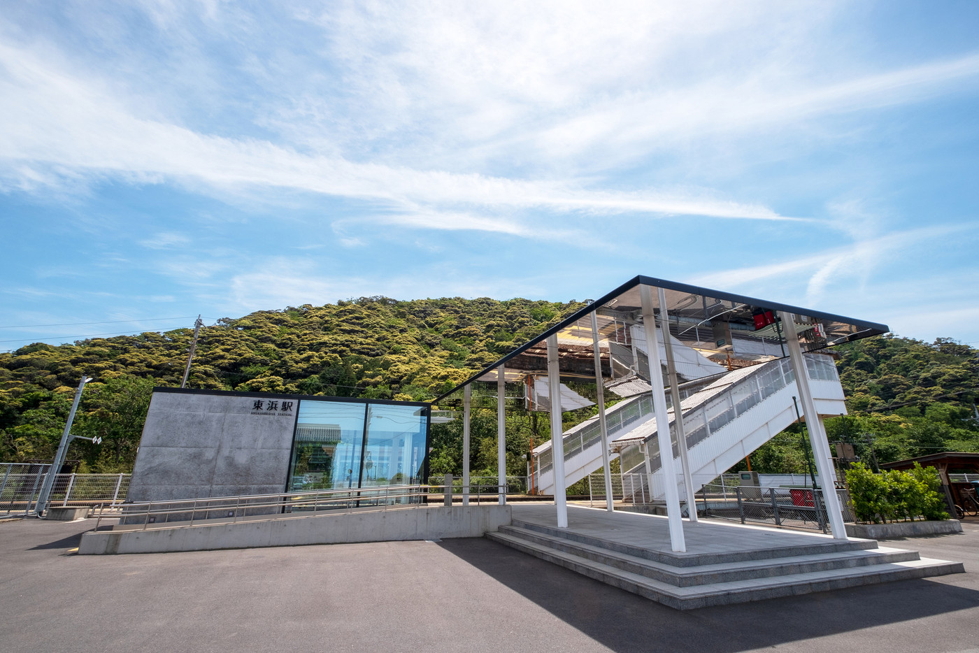 東浜駅 初夏 青空