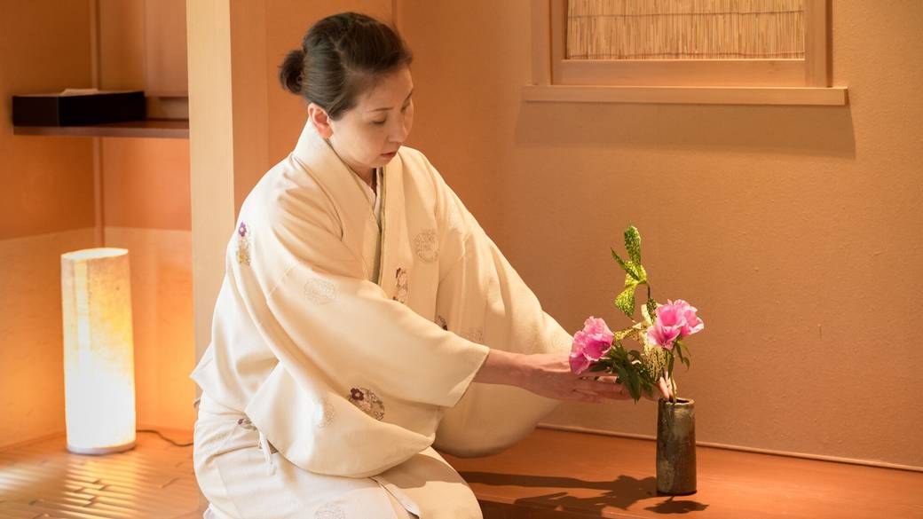 落ち着いた佇まいの
温泉宿にチェックイン / 3