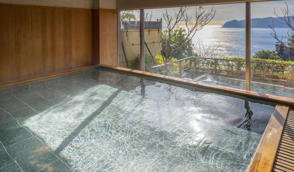 大浴場や絶景スパで
朝風呂を満喫 / 3