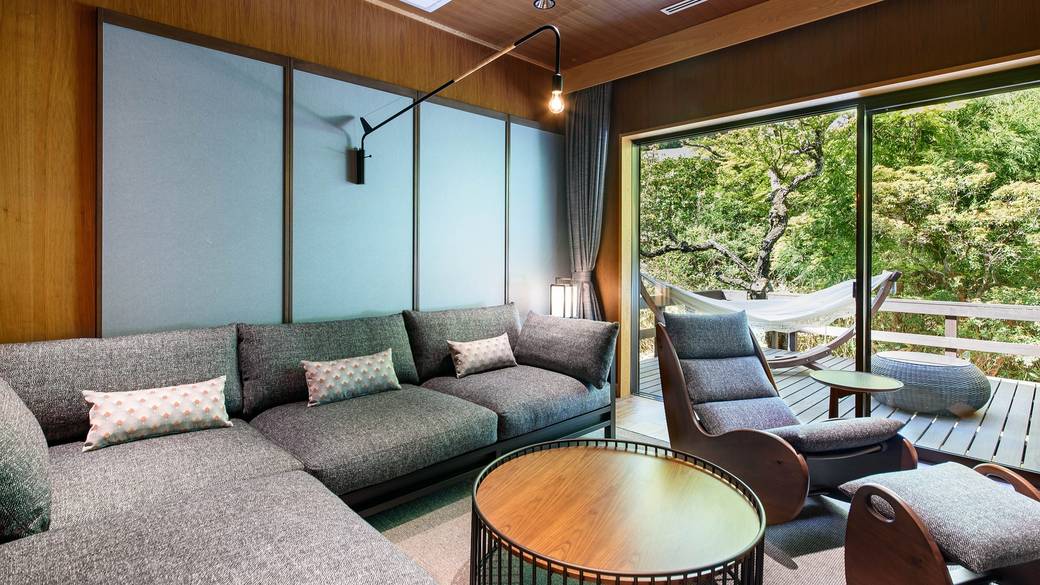 源泉掛け流しが贅沢な
全室スイートルーム / 4