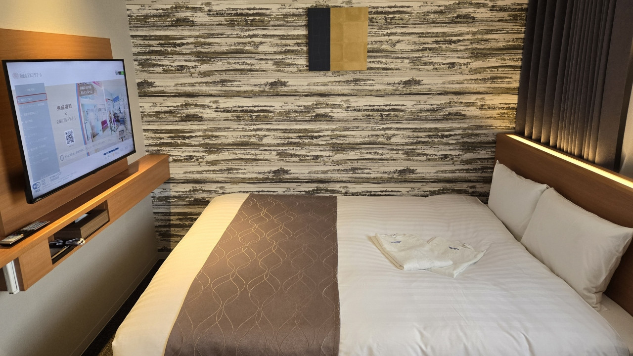 ベッドの前にテレビでゴロゴロしながらも見やすいです