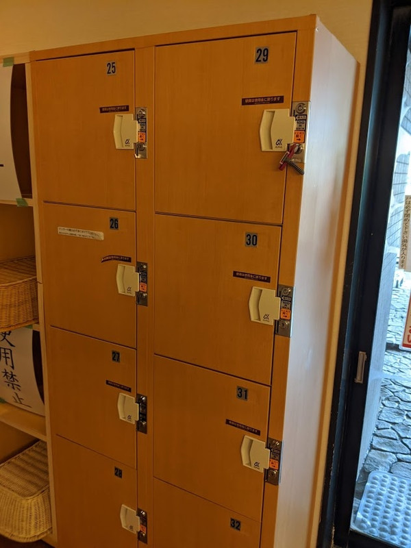 更衣ロッカーですが１００円は使用後返ってきます