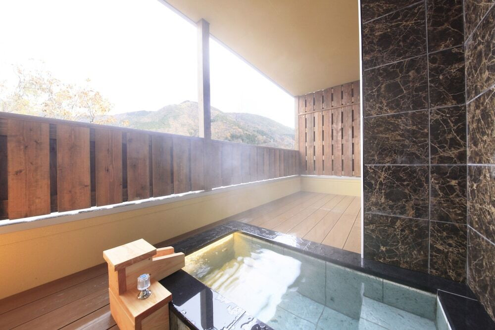 客室露天風呂にエステの施術で体の中から癒されて3446069