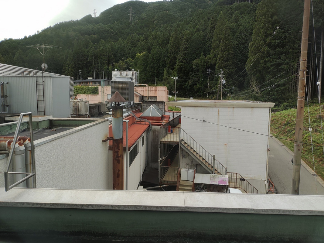 お任せ客室プラン、眺望はホテルの屋根(最悪!)