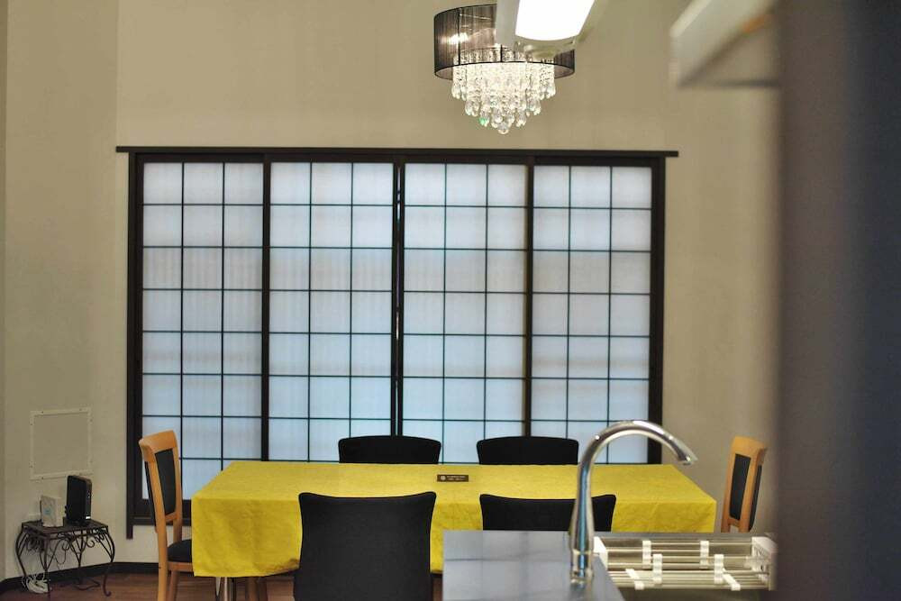 客室内のダイニングエリア