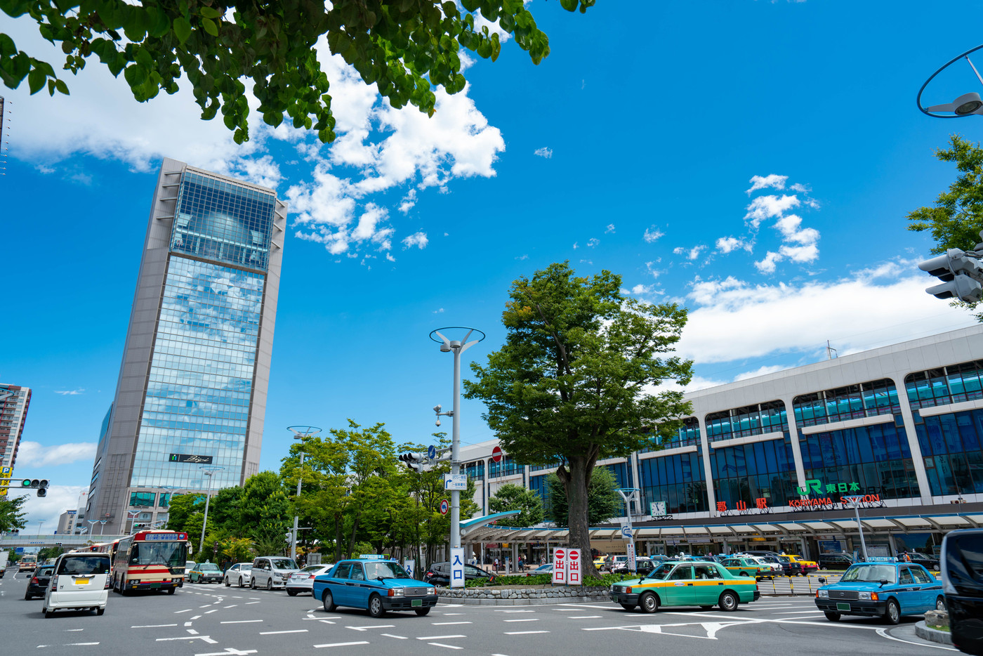 郡山駅前　町並み　青空