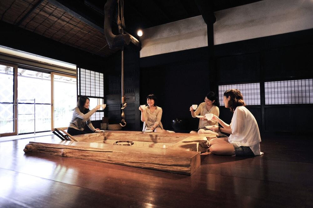 客室内のダイニングエリア