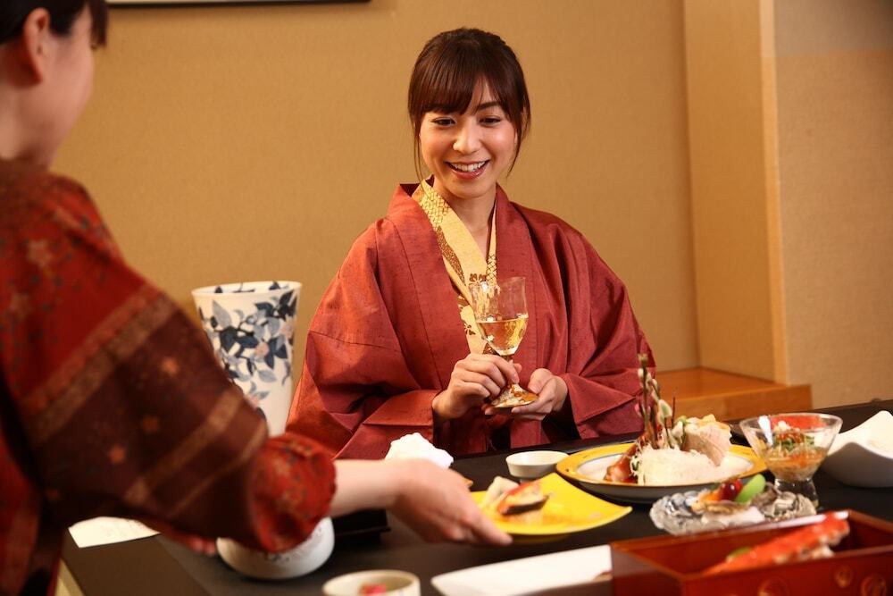 旬な地元食材をふんだんに使用した部屋食会席に舌鼓3936207