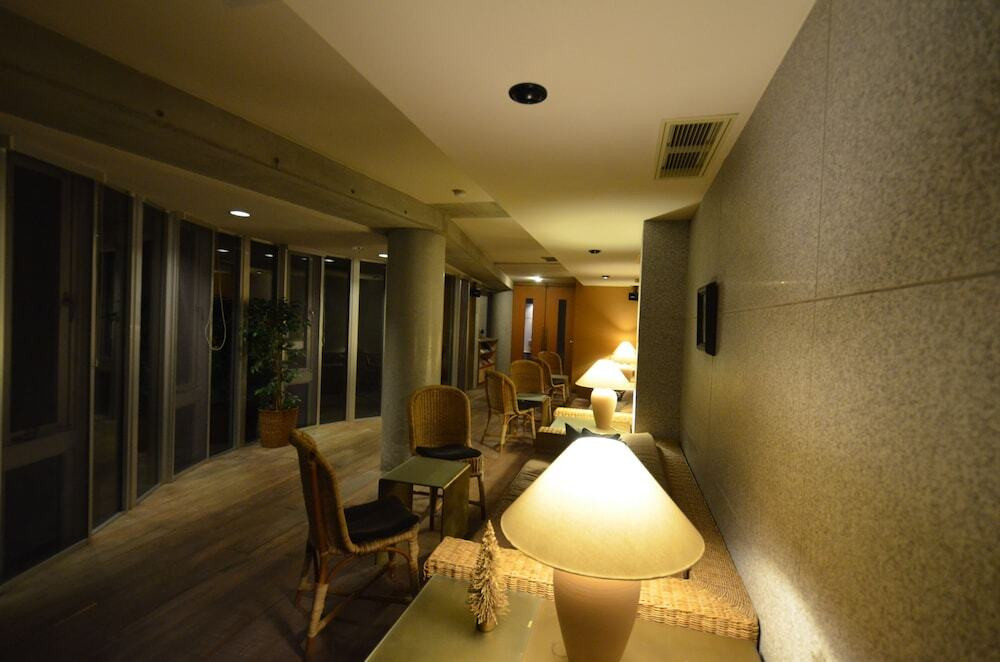 ロビーラウンジ