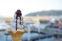 海を見ながら食べると幸せになるアイス