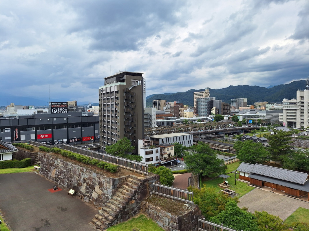 本当に城址内に立地するホテルである。