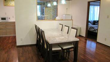 客室内のダイニングエリア / 7