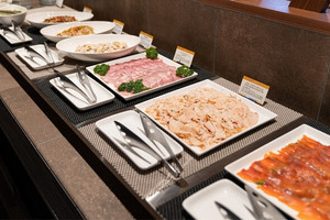 ビュッフェは焼きたてパンが魅力