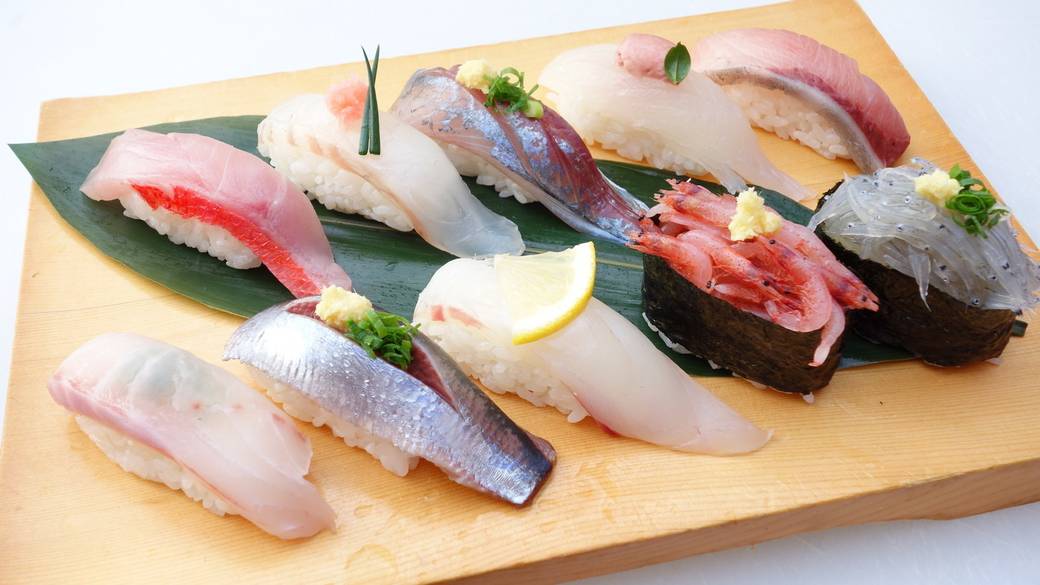 伊東マリンタウンで
お寿司ランチ / 3