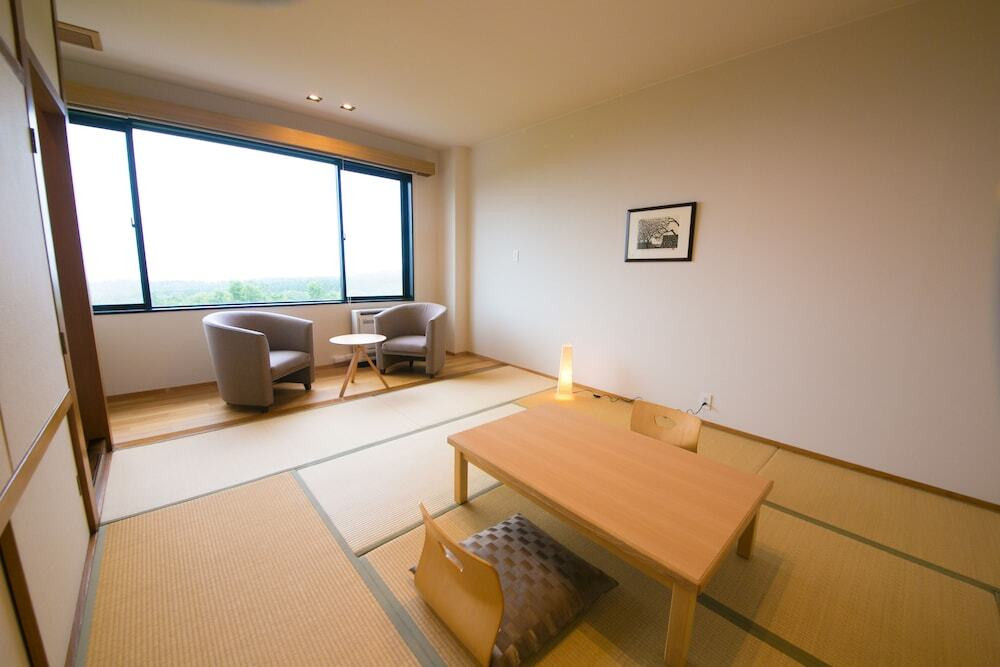 客室内のダイニングエリア