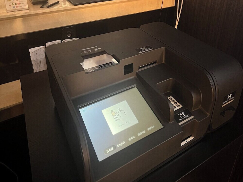 チェックイン / チェックアウト キオスク