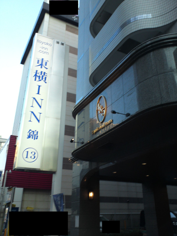 錦の繁華街にあります。