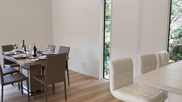 客室内のダイニングエリア / 5