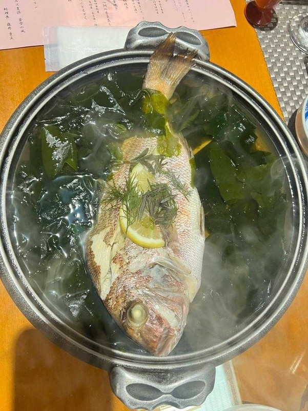 夕食の鯛の香草蒸し