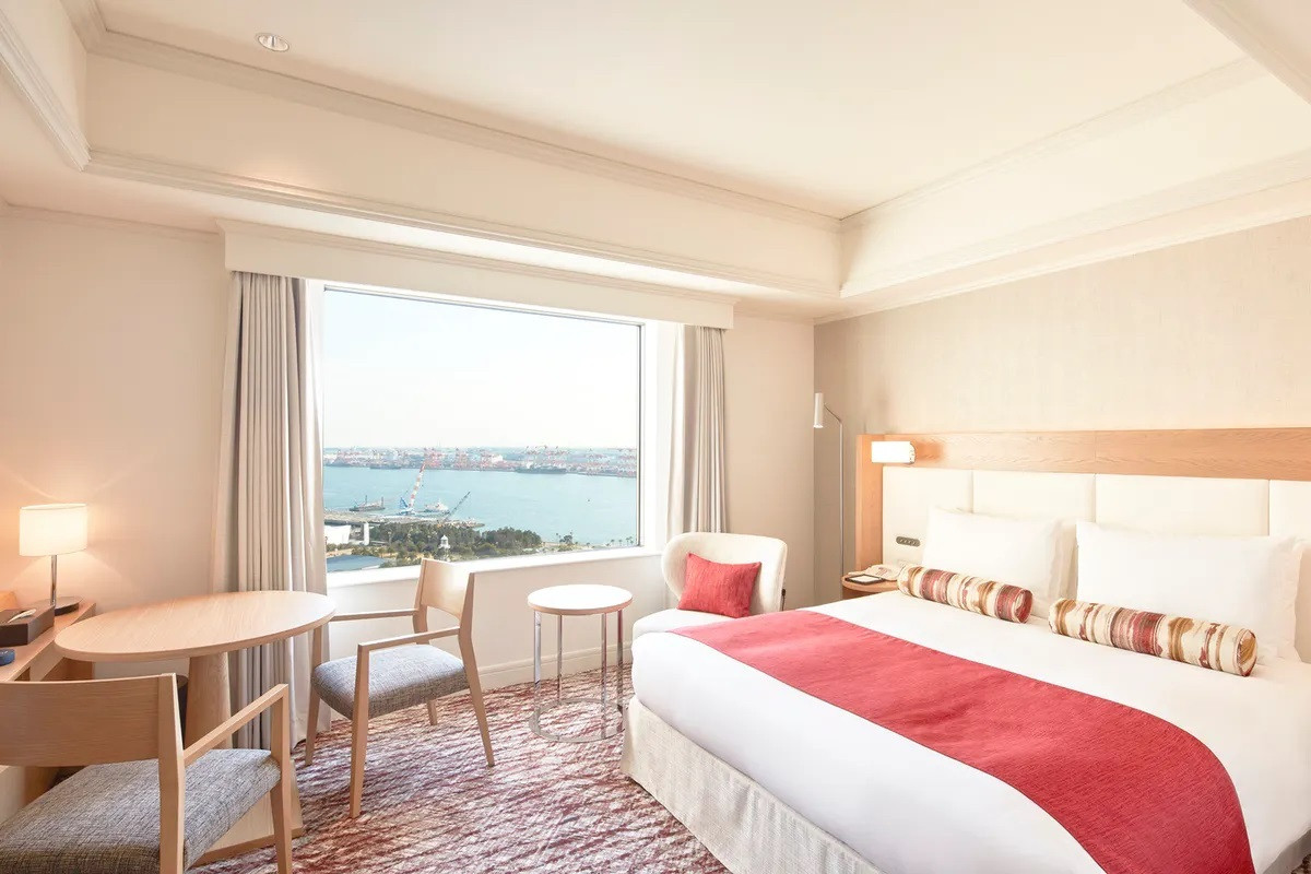 広々とした客室のモダンな高級ホテル4051380