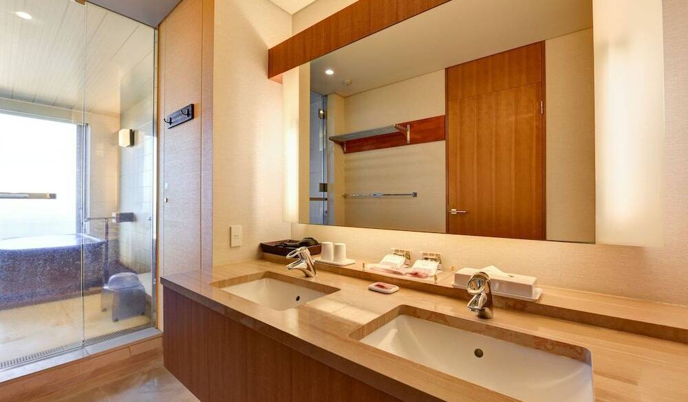 客室露天風呂で
贅沢な朝のひと時 / 2