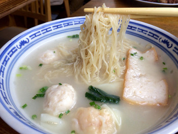「香港麺 新記 三宿本店」料理 585362 あっさりスープに極細の香港麺は相性抜群☆彡