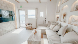 デザイン 4 人部屋 クイーンベッド 1 台ソファーベッド付き 禁煙 ビーチビュー