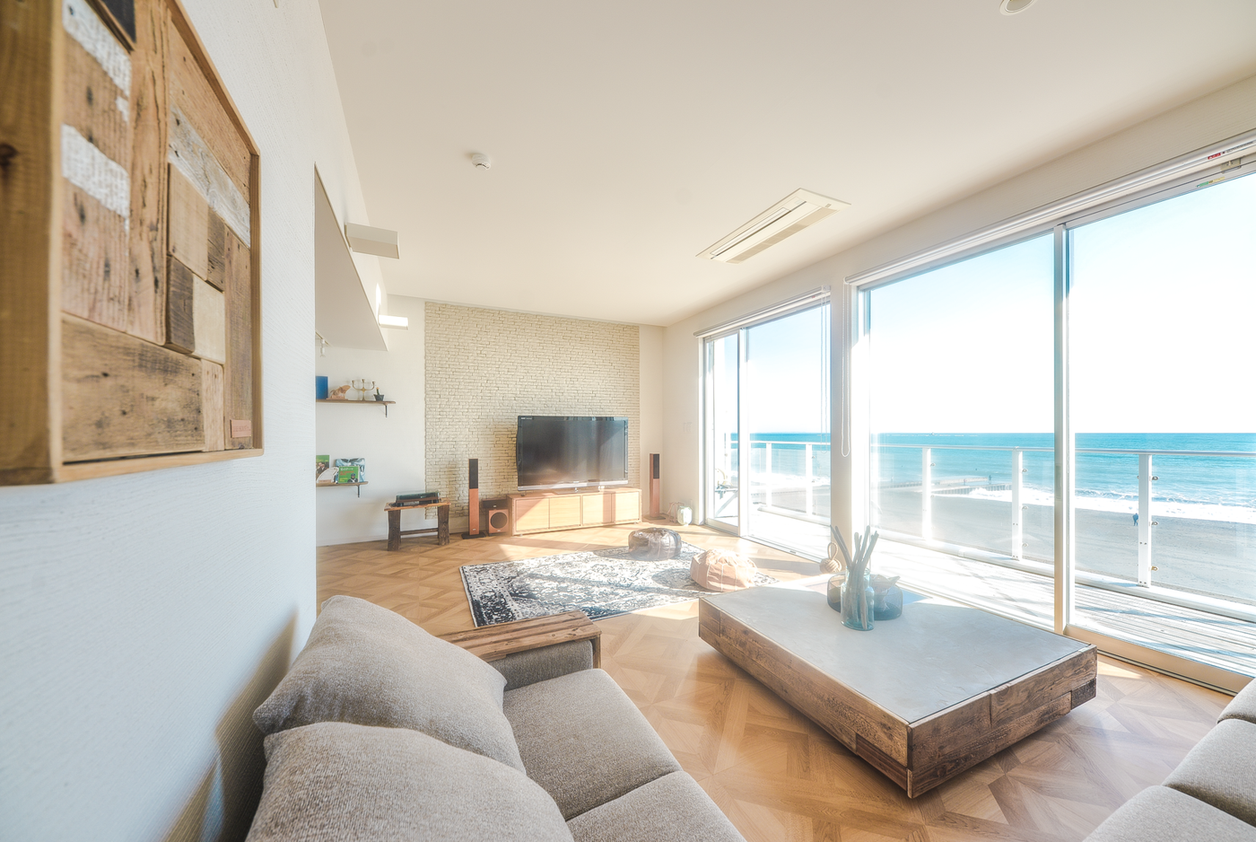 「サザンビーチ」を目の前に、音楽を聴きながらチルする3924757