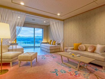 1. Shirahama Coganoi Resort & Spa: Couples can enjoy the yellow flowers of happiness 3372556
