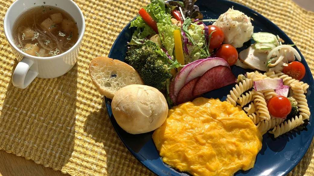 空を眺めながら
ヘルシーな朝食を
 / 1