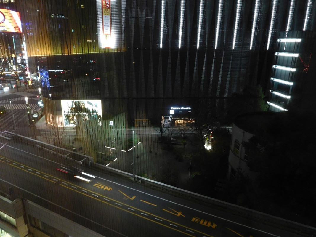 窓からは数寄屋橋公園