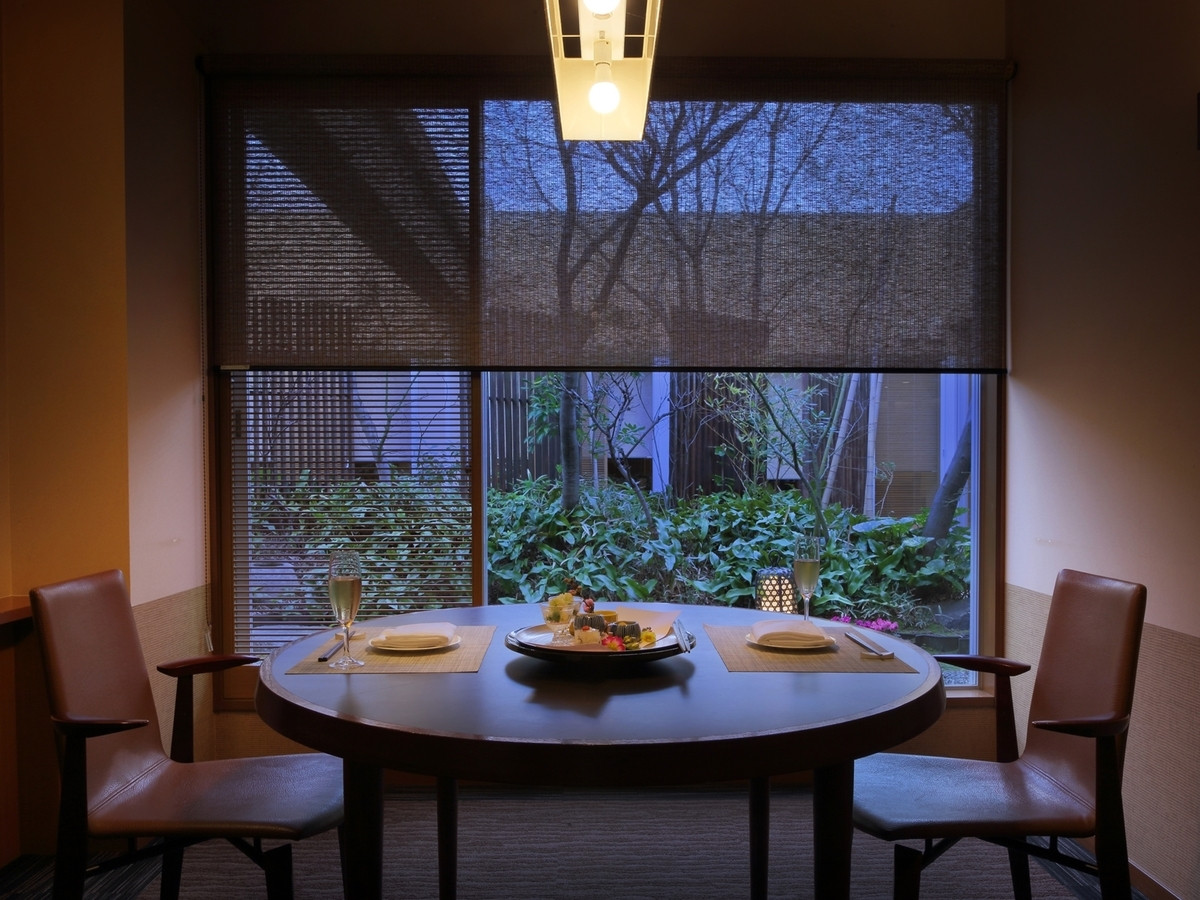 料理やロケーションにもこだわって4254478