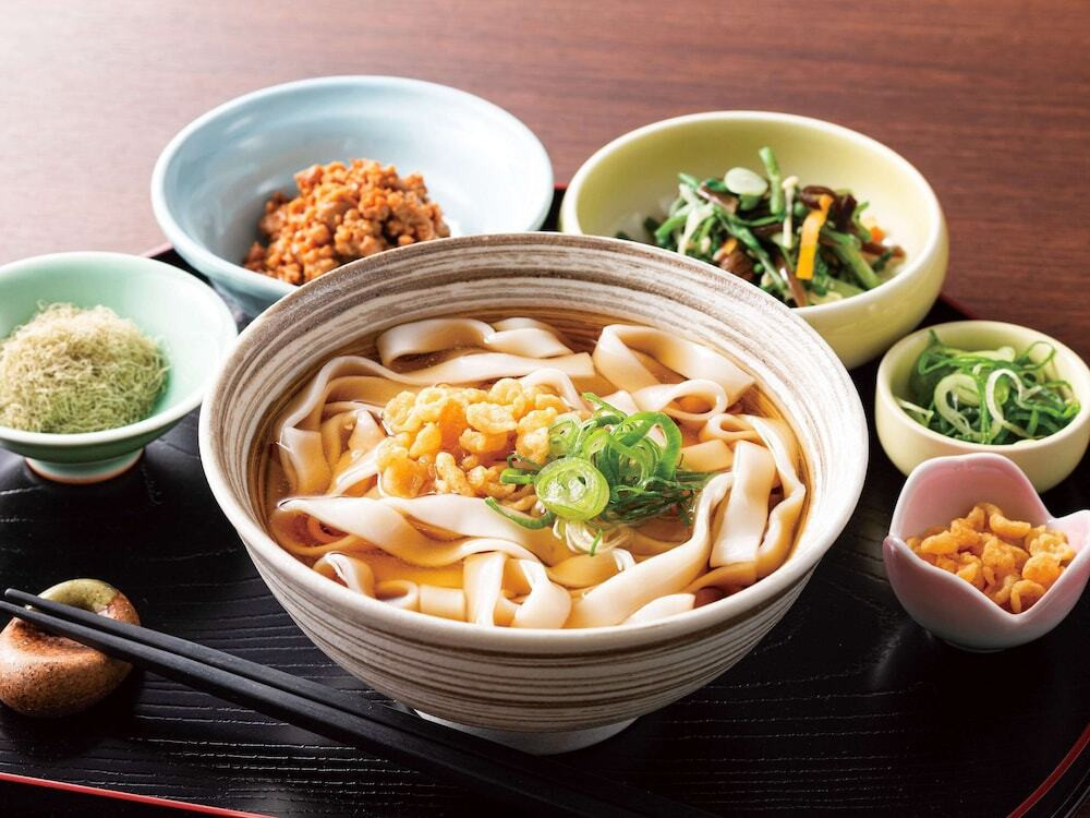 100冊の本が揃うライブラリーカフェで息抜き3403652