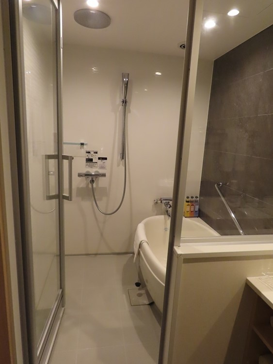 バスタブとシャワーがセパレート