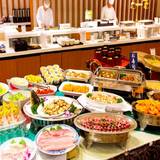 オープンキッチンのバイキング / 1