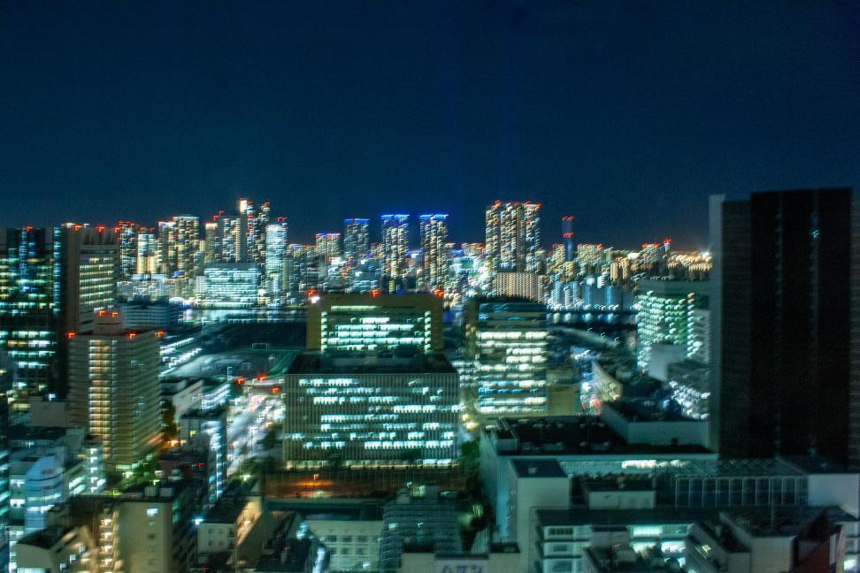 お部屋の大きな窓からは「浜離宮恩賜庭園」や「レインボーブリッジ」が見えました。