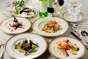 気品あふれるホテルで時間を忘れて過ごす3946409