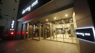 施設の正面 (日没後) / 7