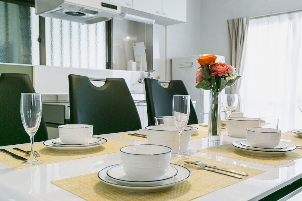 客室内のダイニングエリア