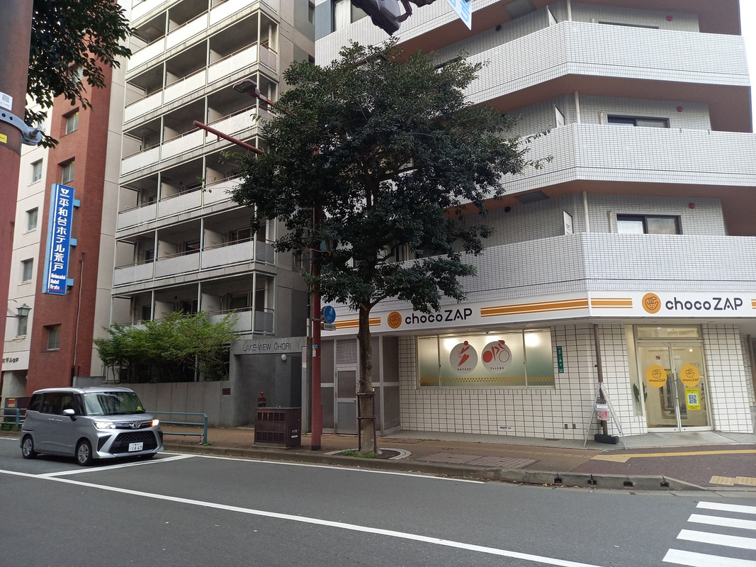 近くにはチョコザップもあります。