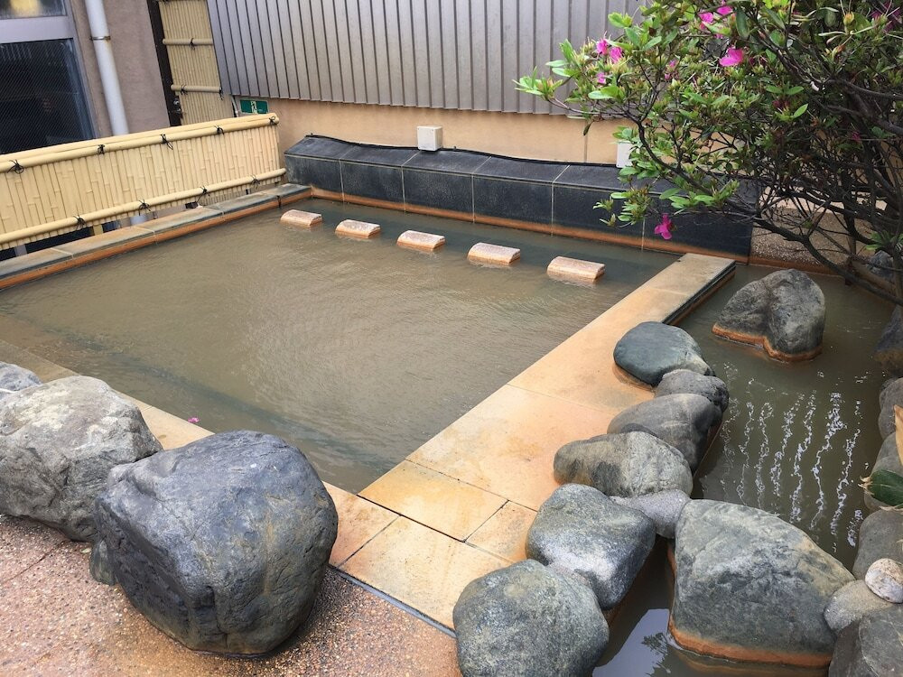 男湯　寝転びの湯