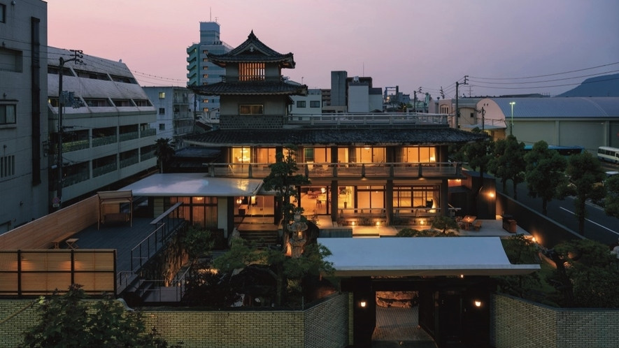 心も体も満たされる、邸宅を改装した一棟貸しの宿3926912