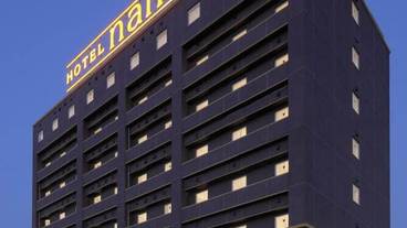 施設の正面 (日没後) / 1