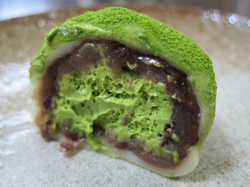 「和菓子 なごし 本店」料理 1008961 抹茶生大福断面