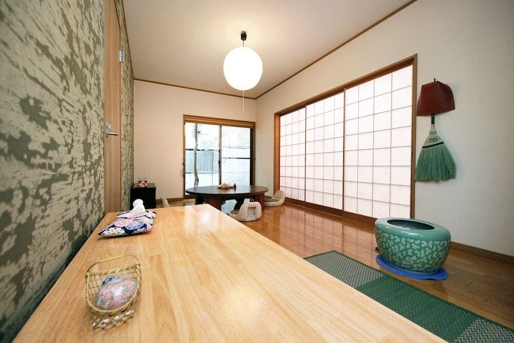 客室内のダイニングエリア