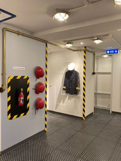 エレベーター前も客船風。