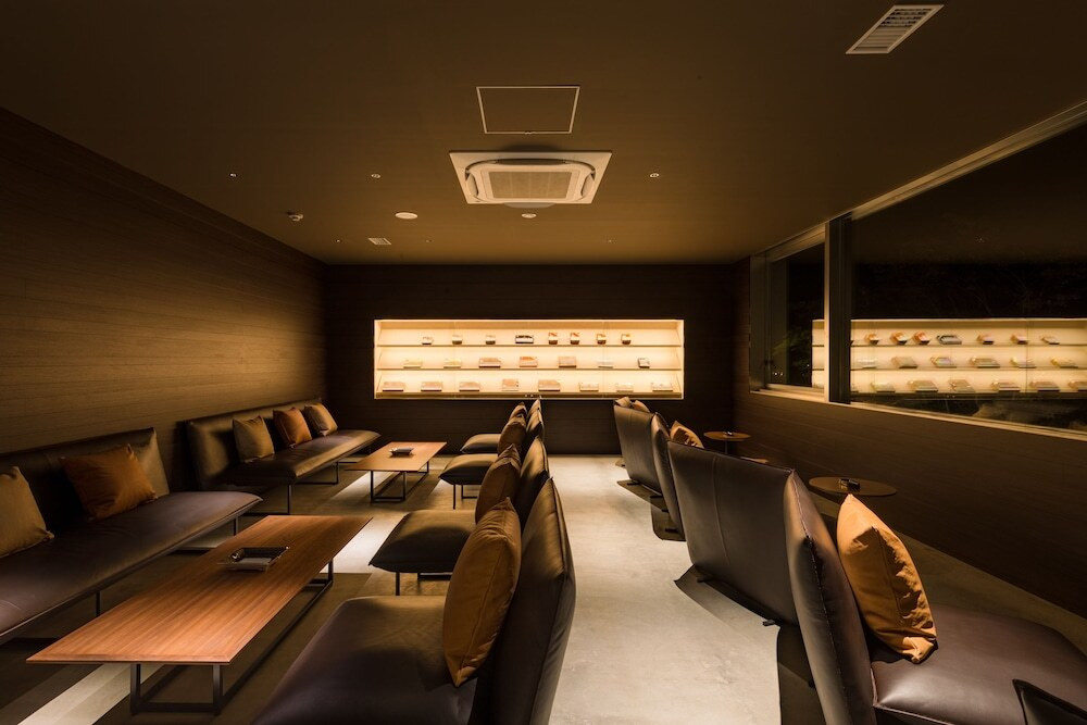 The Cigar Bar①