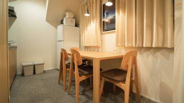 客室内のダイニングエリア / 13