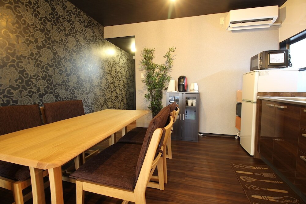 客室内のダイニングエリア